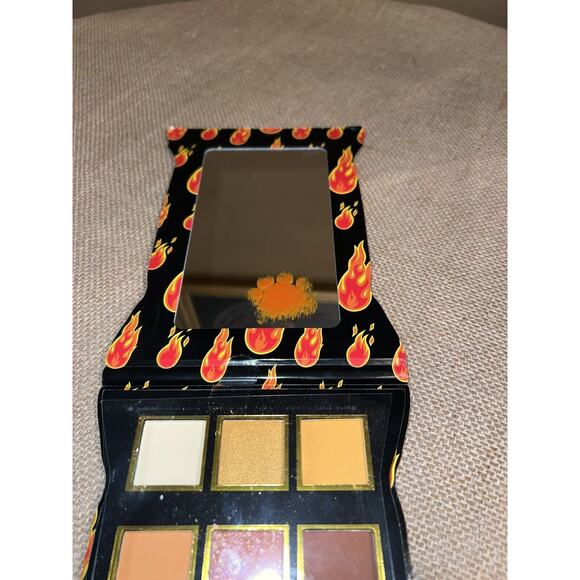 NEW Cheetos Flamin' Hot Eyeshadow Palette Makeup Eye Shadow - Picture 4 of 10